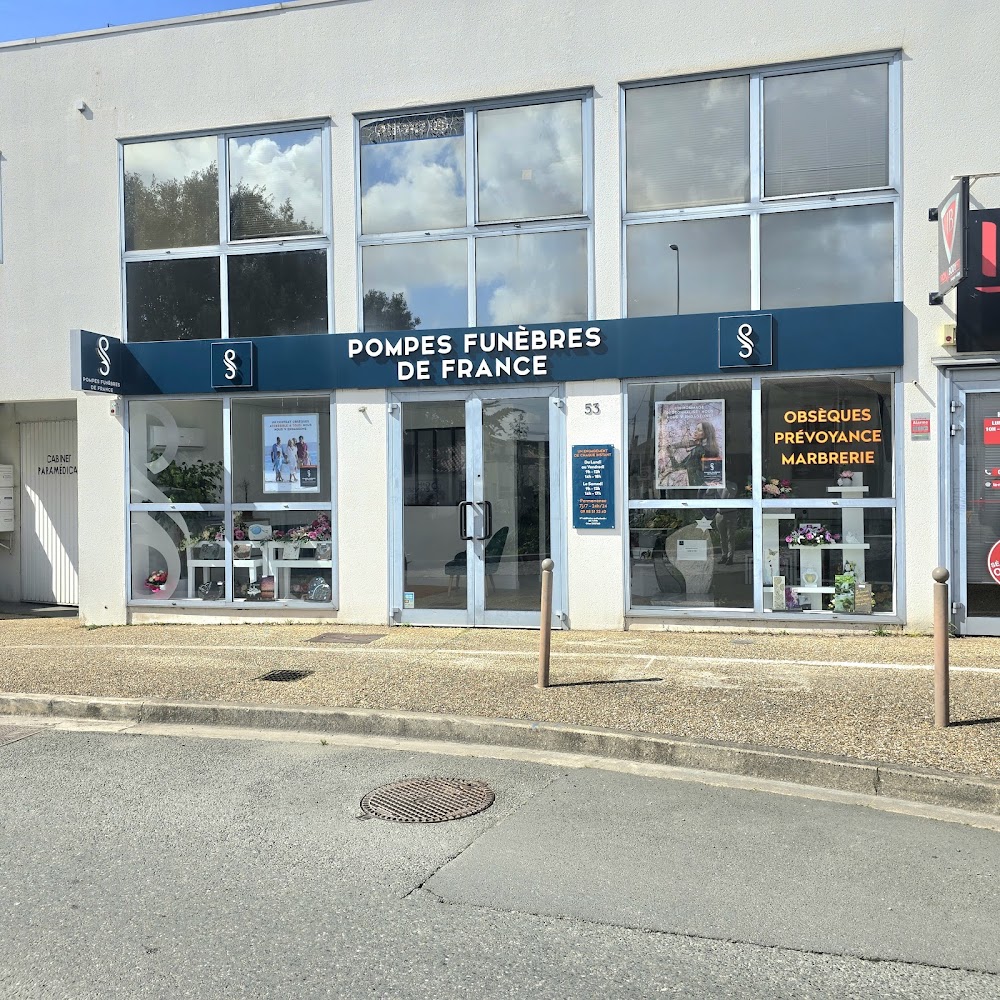 Photo de Urgence décès 24h/24 - La Rochelle - POMPES FUNÈBRES DE FRANCE